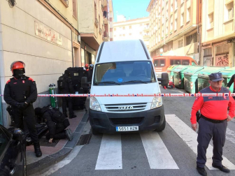 La Policía Foral ha detenido este jueves a varias personas en una operación antidroga desarrollada en Pamplona. Además, una persona se ha atrincherado en un domicilio en la calle Irati del barrio de La Milagrosa.