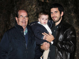 Milagro celebró las fiestas de San Blas. El 2 de febrero, en la placeta de la iglesia, los vecinos compartieron el momento del encendido de la hoguera tradicional así como la bendición y reparto de roscos, nueces, moscatel e higos, labor que corrió a cargo de los quintos del 2002.