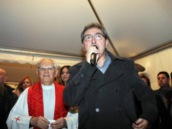 Milagro celebró las fiestas de San Blas. El 2 de febrero, en la placeta de la iglesia, los vecinos compartieron el momento del encendido de la hoguera tradicional así como la bendición y reparto de roscos, nueces, moscatel e higos, labor que corrió a cargo de los quintos del 2002.