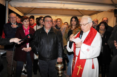 Milagro celebró las fiestas de San Blas. El 2 de febrero, en la placeta de la iglesia, los vecinos compartieron el momento del encendido de la hoguera tradicional así como la bendición y reparto de roscos, nueces, moscatel e higos, labor que corrió a cargo de los quintos del 2002.