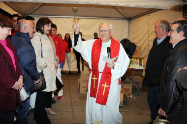 Milagro celebró las fiestas de San Blas. El 2 de febrero, en la placeta de la iglesia, los vecinos compartieron el momento del encendido de la hoguera tradicional así como la bendición y reparto de roscos, nueces, moscatel e higos, labor que corrió a cargo de los quintos del 2002.
