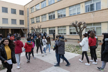Alumnado del IES Benjamín de Tudela durante una jornada lectiva.