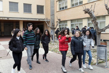 Alumnado del IES Benjamín de Tudela durante una jornada lectiva.