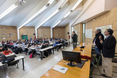 Alumnado del IES Benjamín de Tudela durante una jornada lectiva.
