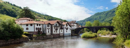 Imágenes de Sunbilla. Dos barrios unidos por un viejo puente de piedra.