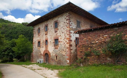 Imágenes de Sunbilla. Dos barrios unidos por un viejo puente de piedra.