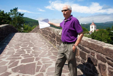 Imágenes de Sunbilla. Dos barrios unidos por un viejo puente de piedra.