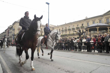 Cientos de personas participaron en los diferentes actos programados en la jornada central de las ferias