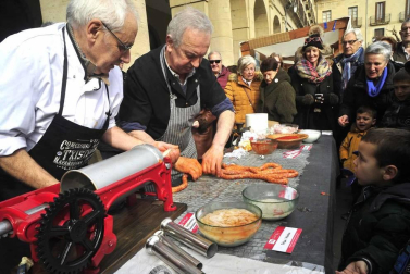 Cientos de personas participaron en los diferentes actos programados en la jornada central de las ferias