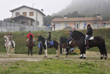 Cientos de personas participaron en los diferentes actos programados en la jornada central de las ferias