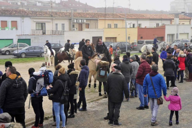 Cientos de personas participaron en los diferentes actos programados en la jornada central de las ferias