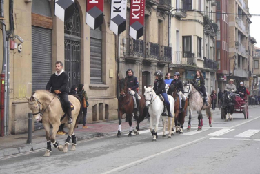 Cientos de personas participaron en los diferentes actos programados en la jornada central de las ferias