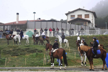 Cientos de personas participaron en los diferentes actos programados en la jornada central de las ferias
