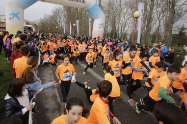 La cuarta edición de esta carrera, destinada a recaudar fondos para el cáncer infantil, contó con 2.006 inscritos