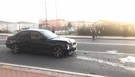 Dos jóvenes, un chico y una chica, resultaron heridos este lunes 10 de febrero tras sufrir un atropello en el puente de Cuatrovientos.