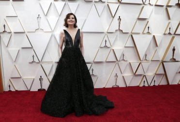 Repaso de los vestidos y diseños que lucieron los artistas en la alfombra roja antes de la entrega de los Premios Oscar
