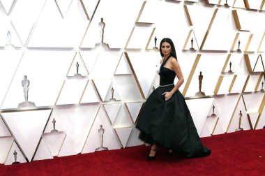 Repaso de los vestidos y diseños que lucieron los artistas en la alfombra roja antes de la entrega de los Premios Oscar