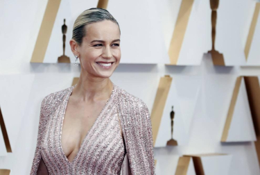 Repaso de los vestidos y diseños que lucieron los artistas en la alfombra roja antes de la entrega de los Premios Oscar