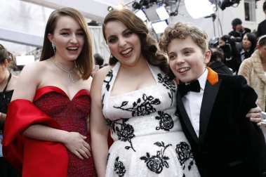 Repaso de los vestidos y diseños que lucieron los artistas en la alfombra roja antes de la entrega de los Premios Oscar