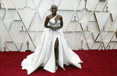 Repaso de los vestidos y diseños que lucieron los artistas en la alfombra roja antes de la entrega de los Premios Oscar