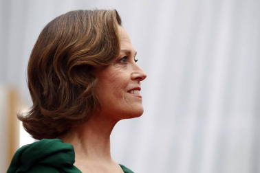 Repaso de los vestidos y diseños que lucieron los artistas en la alfombra roja antes de la entrega de los Premios Oscar