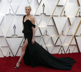 Repaso de los vestidos y diseños que lucieron los artistas en la alfombra roja antes de la entrega de los Premios Oscar