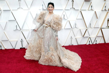Repaso de los vestidos y diseños que lucieron los artistas en la alfombra roja antes de la entrega de los Premios Oscar