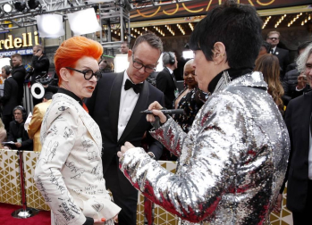 Repaso de los vestidos y diseños que lucieron los artistas en la alfombra roja antes de la entrega de los Premios Oscar