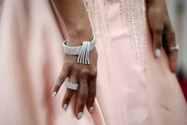 Repaso de los vestidos y diseños que lucieron los artistas en la alfombra roja antes de la entrega de los Premios Oscar