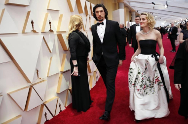 Repaso de los vestidos y diseños que lucieron los artistas en la alfombra roja antes de la entrega de los Premios Oscar