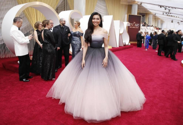 Repaso de los vestidos y diseños que lucieron los artistas en la alfombra roja antes de la entrega de los Premios Oscar