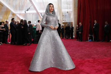 Repaso de los vestidos y diseños que lucieron los artistas en la alfombra roja antes de la entrega de los Premios Oscar