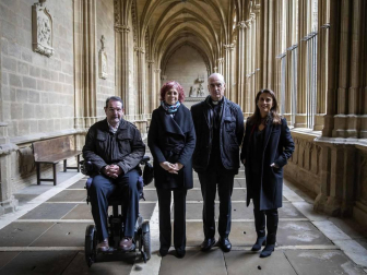 Imágenes de la visita guiada a la presentación de la finalización de las obras de restauración del claustro gótico de la Catedral de Pamplona.