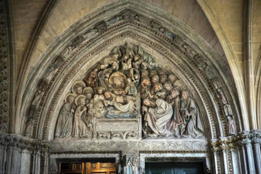 Imágenes de la visita guiada a la presentación de la finalización de las obras de restauración del claustro gótico de la Catedral de Pamplona.