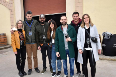 El pasado sábado 8 de febrero los vecinos de Cascante fueron los mejores embajadores de su tierra a través de una nueva edición del festival 'Estaciones Sonoras'. Este encuentro promueve la gastronomía, la música, la cultura y el patrimonio de la localidad, llenando Cascante de vida. El 8 de febrero, la propuesta se llevó a cabo en las instalaciones Bodegas Malón de Echaide, donde se celebró una degustación y un concierto de Elliott Murphy.
