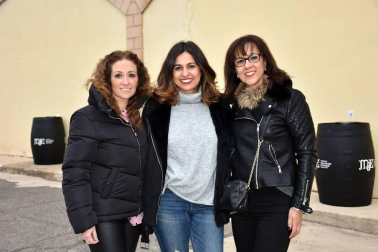 El pasado sábado 8 de febrero los vecinos de Cascante fueron los mejores embajadores de su tierra a través de una nueva edición del festival 'Estaciones Sonoras'. Este encuentro promueve la gastronomía, la música, la cultura y el patrimonio de la localidad, llenando Cascante de vida. El 8 de febrero, la propuesta se llevó a cabo en las instalaciones Bodegas Malón de Echaide, donde se celebró una degustación y un concierto de Elliott Murphy.
