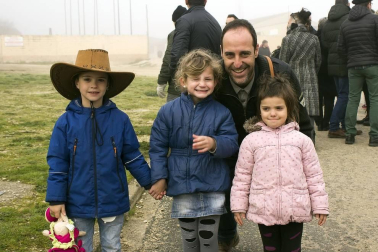 Los vecinos de Tafalla disfrutaron del día 6 al 9 de las tradicionales ferias de febrero. El domingo se celebraron los eventos relacionados con el ganado equino, con la entrada al recito ferial y la concentración y paseo de caballistas y enganches.
