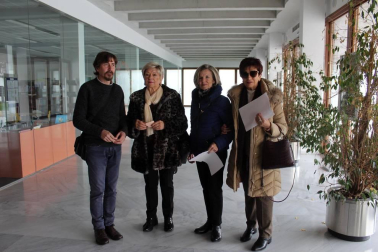 El 8 de febrero, la Universidad para mayores Francisco Yribarren (UMAFY) celebró una jornada de fiesta que puso cierre a los actos de conmemoración de su 20 aniversario. En él se pudo escuchar las nuevas canciones del Grupo Vocal e Instrumental Bilaketa, disfrutar con la exposición de los alumnos del Aula de Photoshop y con un vídeo elaborado por los alumnos de Estella y, finalmente, compartir comida y sobremesa en el Beti Jai de Aoiz.