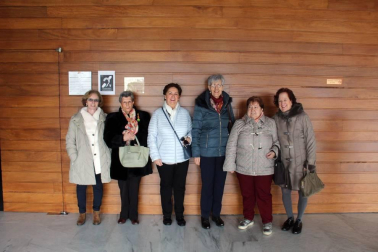 El 8 de febrero, la Universidad para mayores Francisco Yribarren (UMAFY) celebró una jornada de fiesta que puso cierre a los actos de conmemoración de su 20 aniversario. En él se pudo escuchar las nuevas canciones del Grupo Vocal e Instrumental Bilaketa, disfrutar con la exposición de los alumnos del Aula de Photoshop y con un vídeo elaborado por los alumnos de Estella y, finalmente, compartir comida y sobremesa en el Beti Jai de Aoiz.
