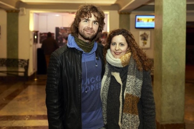 El mago Jandro, conocido por su participación en El Hormiguero, presentó su nuevo espectáculo 'Descabellado' en el Teatro Gayarre de Pamplona. El público se dejó sorprender por la originalidad de un 'show' diferente, divertido y moderno. Sin trucos de cámara, sin compinches y sin pelo en la cabeza.
