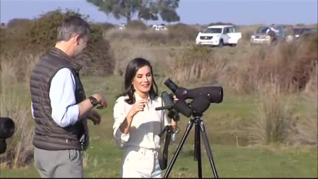 Vídeo: Felipe VI y Letizia visitan Doñana en el 50 aniversario del Parque Nacional
