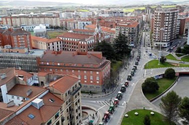 Imágenes de los tractores para la protesta agraria con tractores en Pamplona.