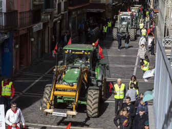 Imágenes de los tractores para la protesta agraria con tractores en Pamplona.