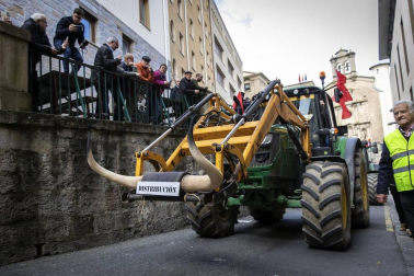 Imágenes de los tractores para la protesta agraria con tractores en Pamplona.