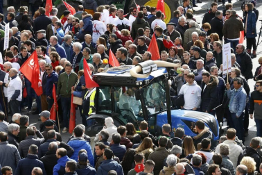 Imágenes de los tractores para la protesta agraria con tractores en Pamplona.