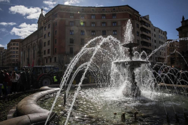 Imágenes de los tractores para la protesta agraria con tractores en Pamplona.
