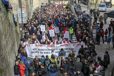 Imágenes de los tractores para la protesta agraria con tractores en Pamplona.