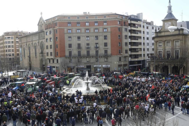 Imágenes de los tractores para la protesta agraria con tractores en Pamplona.