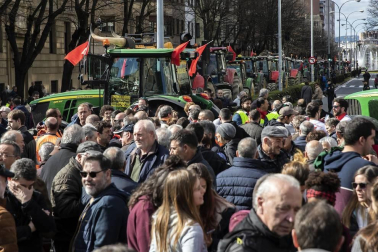 Imágenes de los tractores para la protesta agraria con tractores en Pamplona.