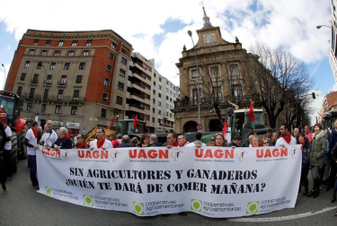 Imágenes de los tractores para la protesta agraria con tractores en Pamplona.